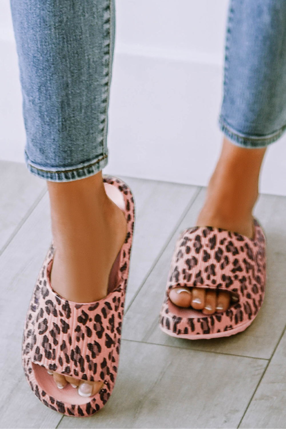 Leopard Print Thick Sole Slip On Slippers